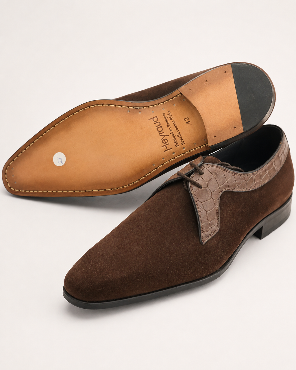 Derbies Heyraud en Daim Marron à Empiècements Effet Crocodile